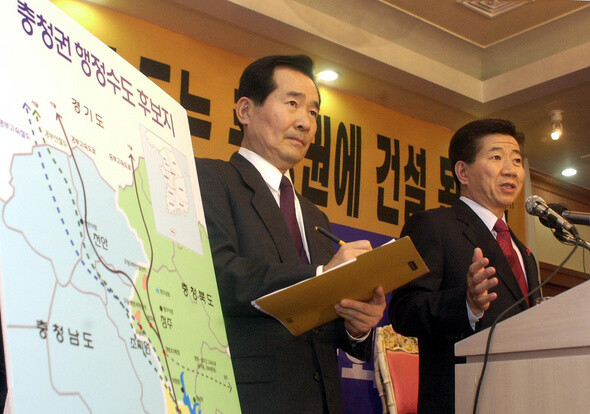 1992년 이후 충청에서 이긴 후보는 늘 대선에서 승리했다. 1997년 대선에서의 김대중 후보와 2002년 대선에서의 노무현 후보(맨 오른쪽)도 예외는 아니었다.