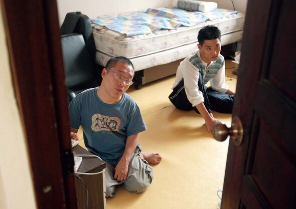 9월23일 서울 청파동 집에서 기자와 이야기를 하고 있는 김길면(사진 왼쪽)씨와 유용비씨.