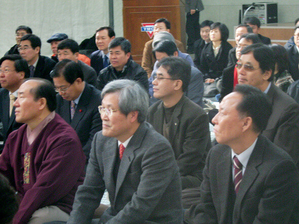 광주 지역 시민단체들은 1998년부터 정초마다 민주가족 합동세배를 마련해 끈끈한 동지애를 과시해왔다. 광주인(gwangjuin.com) 제공