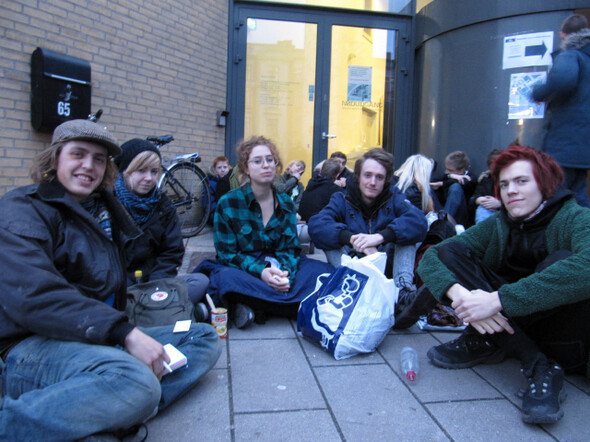 스웨덴에서 온 고등학생들은 “회의 기간 중 수많은 다국적기업들이 기후변화를 이용해 장사를 하고 있다”며 기성 시민단체들의 활동 방식과도 선을 그은 채, 빈집에서 먹고 자며 NGO 포럼에 참여하고 있다.