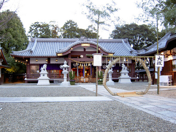 오카야마현의 유명한 신사인 다카노 신사. 약 9세기에 건립된 것으로 추측되는 이 신사에서는 백제인 계통의 다카노 미야쓰코 가문의 조상신을 기리고 있다. 즉, 백제 왕족의 후손을 기리는 셈이다.<br>사진 www.geocities.jp