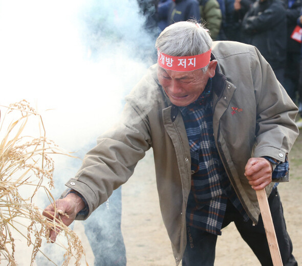  during a protest gathering held by members of the Korea Peasants League and various civic groups
