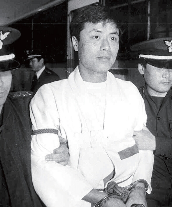 이른바 ‘유서 대필 사건’은 검찰이 처음부터 기획·조작한 사건이었다. 1992년 4월20일 강기훈씨가 법정으로 들어서고 있다.한겨레 이정우