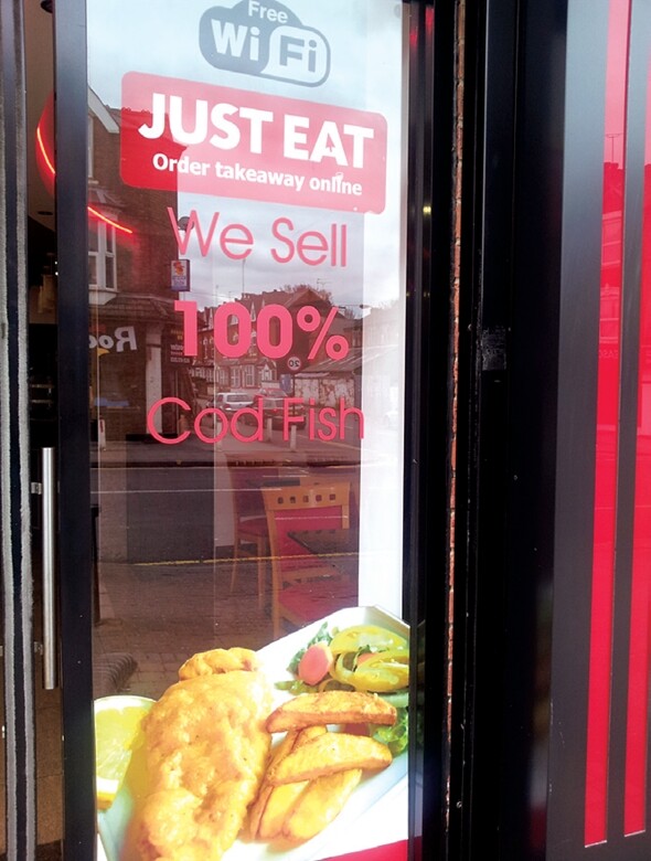 영국 버밍엄대 근처 한 ‘피시앤드칩스’ 가게의 입구. 사진 위에 보이는 문구가 왠지 ‘(맛없더라도) 그냥 먹어’ 로 읽힌다. 김기태