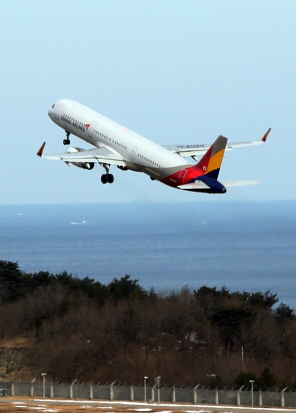 The Asiana Airlines flight transporting the South Korean ski team to Masikryong Ski Resort in Wonsan