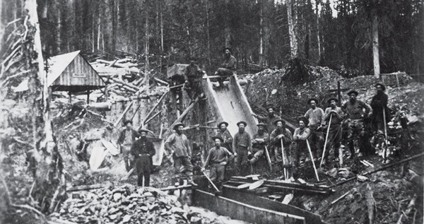 19세기 말 미국 금광에서 일하는 노동자들의 모습. 위키피디아