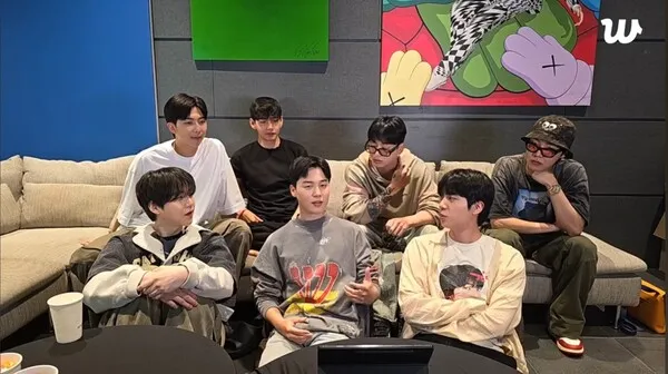 방탄소년단 “내년 봄 새 앨범 내고 월드투어” 깜짝 발…