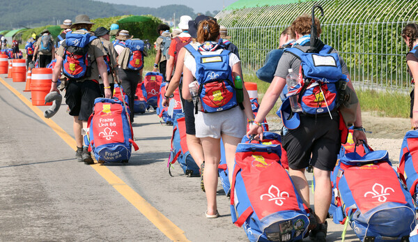 Scouts with the UK contingent carry their luggage out of the 2023 World Scout Jamboree site in Saemangeum, North Jeolla Province, on Aug. 6 following their decision to withdraw from the gathering. (Yonhap)