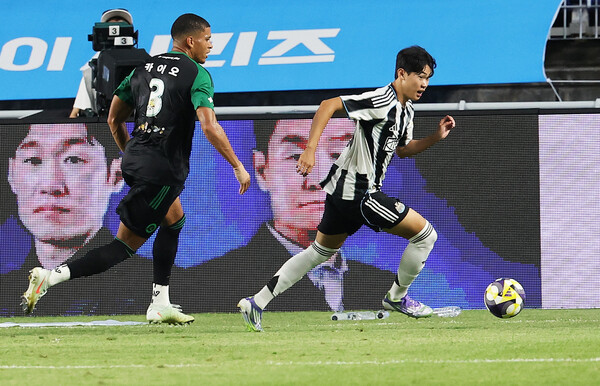 Newcastle's 18 -year -old 'Young Blood' Park Seung -soo is breaking through the K -League with the 2025 Kupang Play Series Team. Yonhap News