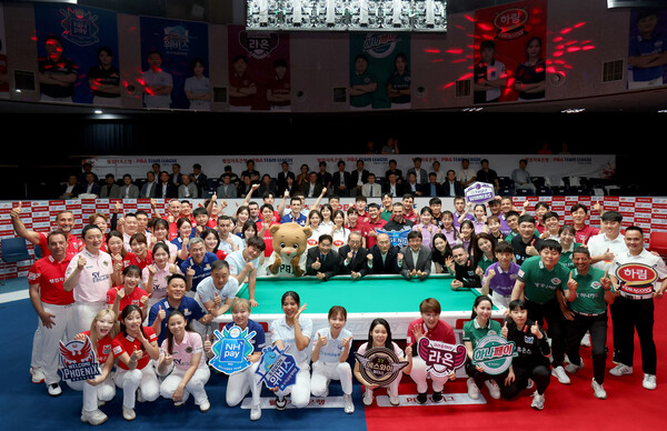 Participants, including 10 teams, are vowing to play at the opening ceremony of the 2025 ~ 2026 Pro Billiards Team League held at the KINTEX PBA Stadium in Goyang, Gyeonggi -do on the 22nd. PBA provided