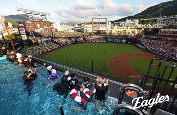 Hanwha Eagles fans are watching professional baseball games at Daejeon Hanwha Life Ball Park. Hanwha Eagles provided