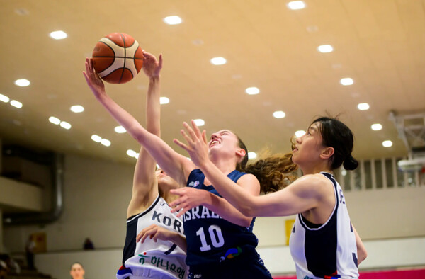 Korea's 19-year-old women's basketball team is engaged in Israel at the U-19 World Cup in the International Basketball Federation in Czech Republic on the 14th. Provided by the International Basketball Federation