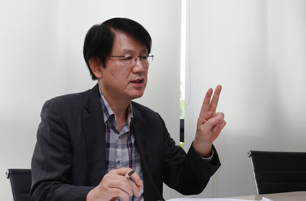 Lee Jay-min, a professor emeritus of economics at Yonsei University. (Shin So-young/The Hankyoreh)