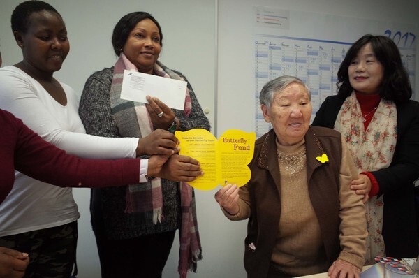 Comfort woman survivor Gil Won-ok makes a “Butterfly Fund” contribution of 1