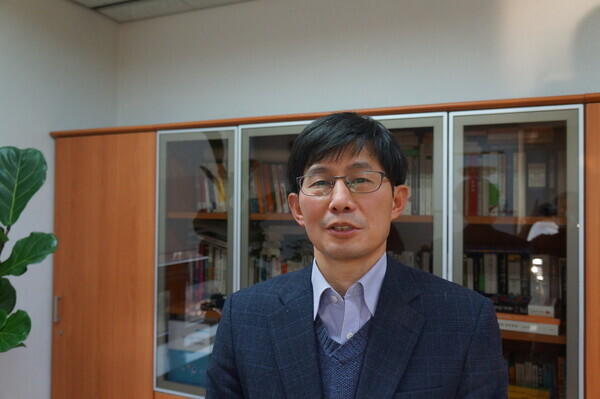 Author and historical researcher Park Cheol-sun