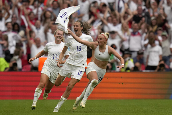 잉글랜드 여자축구, 교체투입 켈리 앞세워 유로 2022 정상