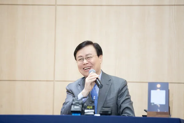 “세상 바꾸려 했는데 마당만 좀 쓸다 온 것 같네요”