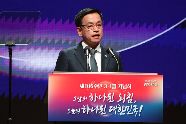최상목 대통령 권한대행 부총리 겸 기획재정부 장관이 지난 1일 서울 중구 숭의여자대학교에서 열린 제106주년 3·1절 기념식에서 기념사를 하고 있다. 대통령실사진기자단