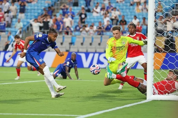 ‘뇌우 변수’ 뚫은 첼시, 연장서 벤피카 4-1 꺾어……