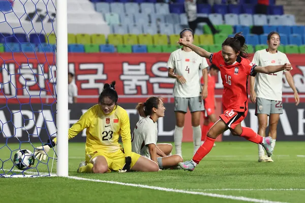 폭염 날린 장슬기와 지소연의 시원한 슈팅…한국, 동아시…