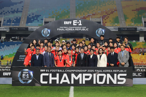 The Korean women's soccer team that achieved the Women's Championship of the East Asian Cup. Korean Women's Football Federation provided