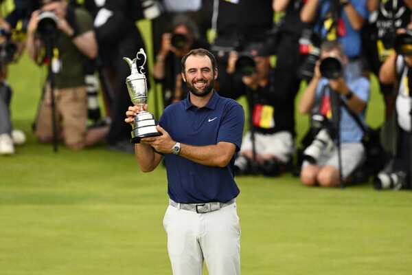 Scotty Shepler is delighted after winning the Diofen at the Royal Fortrush Golf Club in North Ireland, Port Rush, UK. Fortrush/EPA Yonhap News