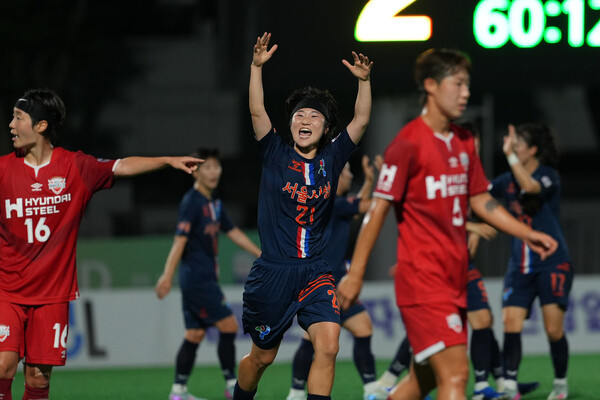 Jung Min -young, a midfielder of Seoul City Hall, is rejoicing after scoring the winning goal in the match with the WK League Incheon Hyundai Steel held on the night of the 21st. Korean Women's Football Federation provided