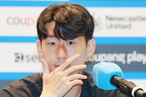 손흥민, 토트넘 10년 동행 끝난다 “올여름 떠나기로 …