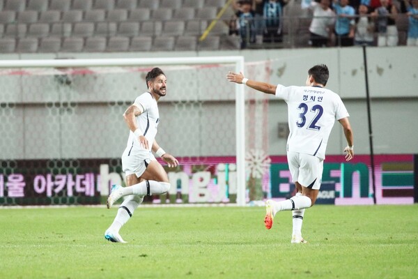 Daegu FC's Sejingya is delighted after scoring in the K -League 1 FC Seoul held at the Seoul World Cup Stadium on the 8th. Provided by Daegu FC