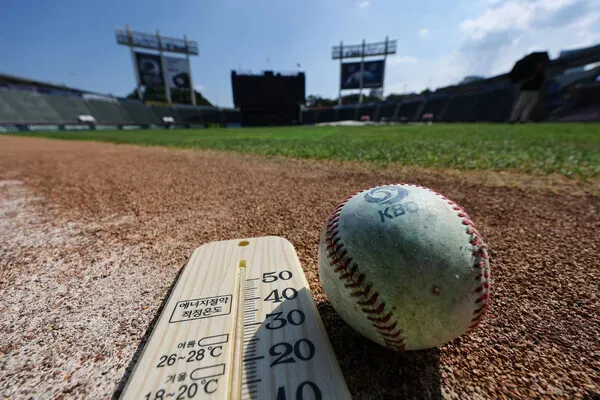 Record heat forces KBO to extend midseason break through weekend