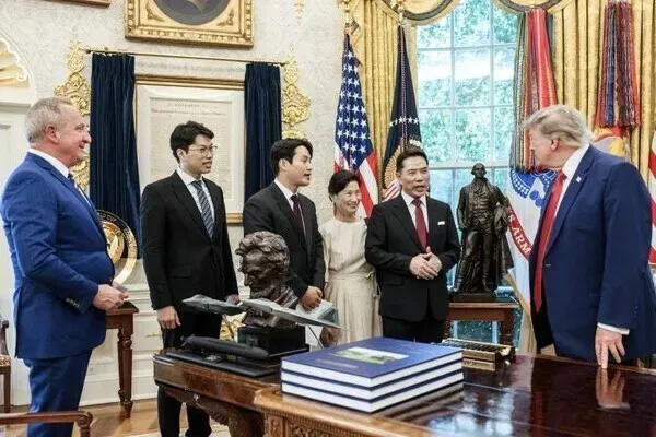 Pastor who led fight against Yoon’s impeachment meets with Trump