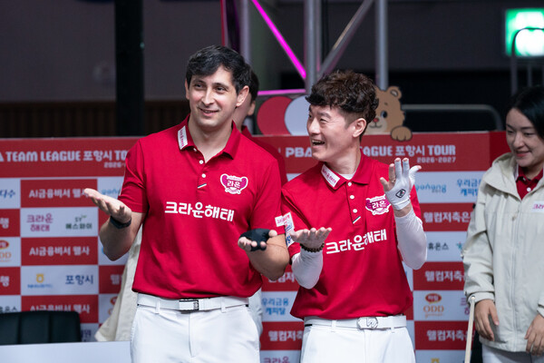 크라운해태의 다비드 마르티네스와 김임권. PBA 제공