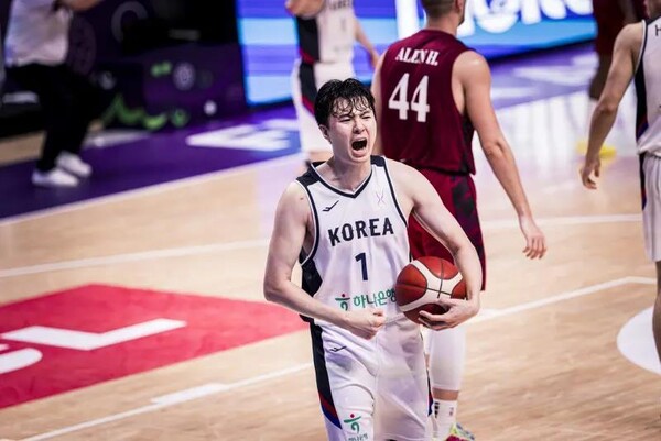 Lee Hyun -joong of the Korean men's basketball team is roaring in the match against Qatar in Group A in Group A in the 2025 International Basketball Federation (FIBA) in Jedda, Saudi Arabia on the 8th. FIBA provided