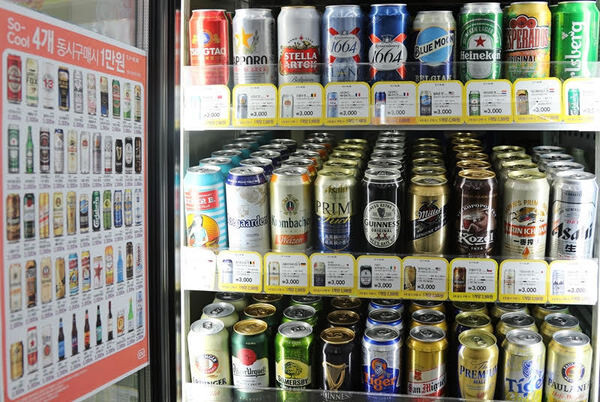 Imported beers at a South Korean convenience store. (provided by CU)