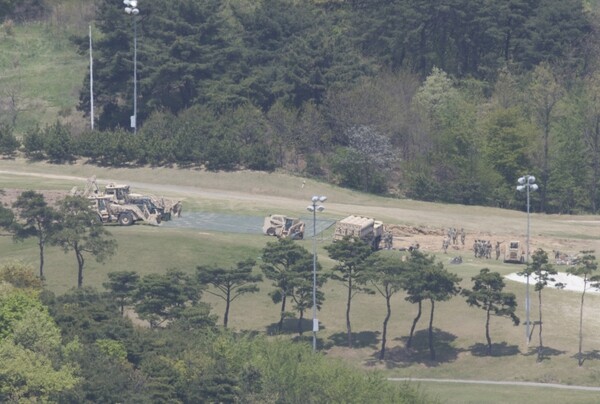 Components of the THAAD missile defense system being moved to the Seongju golf course site in North Gyeongsang Province