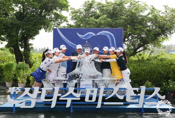 Athletes such as Yunna are holding an official photo shoot of the Jeju Samdasoo Masters Competition on the 6th. KLPGA provided