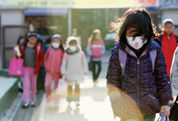 딸이 다섯 살 무렵 단짝이 중요하다는 것을 알게 되면서 ‘사회생활 서바이벌’이 시작됐다. 사진은 글 내용과 전혀 관련이 없다. 한겨레 김명진 기자