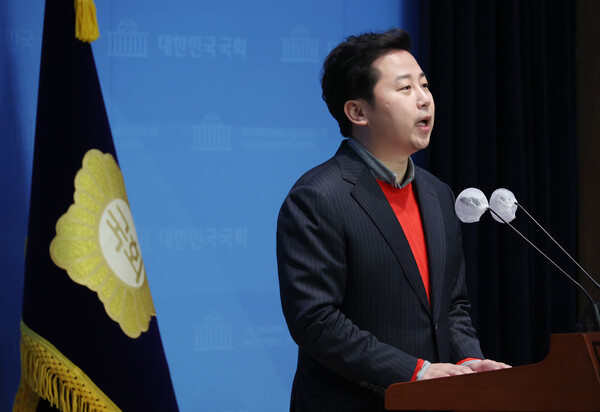 지난 1월9일 국회에서 국민의힘 장예찬 전 최고위원이 총선 출마 기자회견을 하고 있다. 연합뉴스