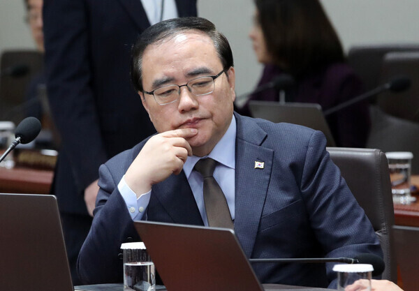 Kim Sung-han, the recently resigned director of the presidential office’s National Security Office, takes part in a Cabinet meeting at the presidential office in Seoul on March 28. (presidential office pool photo)