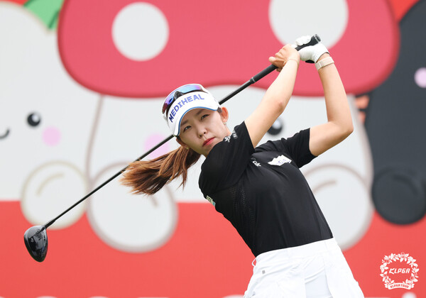 Bae So -hyun is taking a tee shot in the final round of the 2025 Aurora World Ladies Championship held at the Aurora Golf & Resort in Wonju -si, Gangwon -do on the 3rd. KLPGA provided