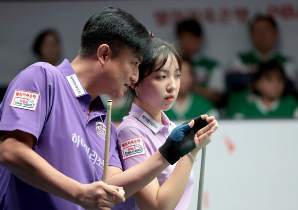 Lee Choong -bok (left) and Jeon Ji -woo, a mixed doubles of high -1 resorts. PBA provided