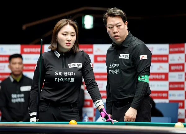SK렌터카의 강동궁(오른쪽)과 강지은. PBA 제공