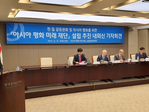 Author Park Cheol-sun speaks during a press conference to advocate the establishment of a foundation that works toward peace in Asia. (provided by Park)