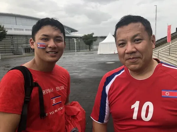 Two Korean Japanese men came to root for North Korea at Shizuoka Stadium Ecopa in Japan during the Asian Games women's football match. On Sept. 21, 2026. (Kim Chang-keum/Hankyoreh)