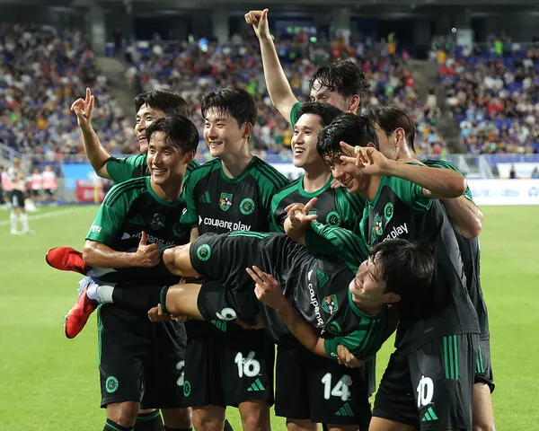 한여름 밤 열기도 이긴 축구…팀 K리그, 김진규의 골로 뉴캐슬 꺾어 관련 이미지1