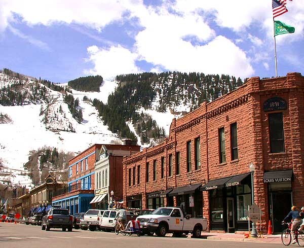 스키 여행지로 유명한 미국 콜로라도 아스펜은 재택근무자들이 몰려 들면서 줌타운으로 부상하고 있는 지역 가운데 하나다. 위키미디어 코먼스