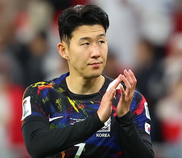 Son Heung-min acknowledges fans in the crowd following the team’s semifinals loss to Jordan at the Asian Cup in Doha, Qatar, on Feb. 7. (Yonhap)
