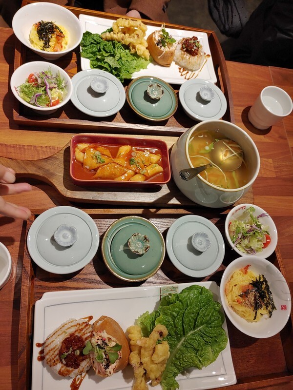 A combo meal at Rice Concert, a restaurant specializing in jumeokgbap (rice balls) in Gwangju’s Dong (East) District. (provided by the city of Gwangju)