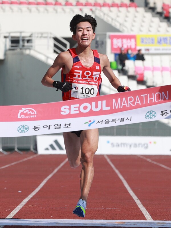 타디스, 서울마라톤 우승…박민호·정다은 국내 남녀부 1위
