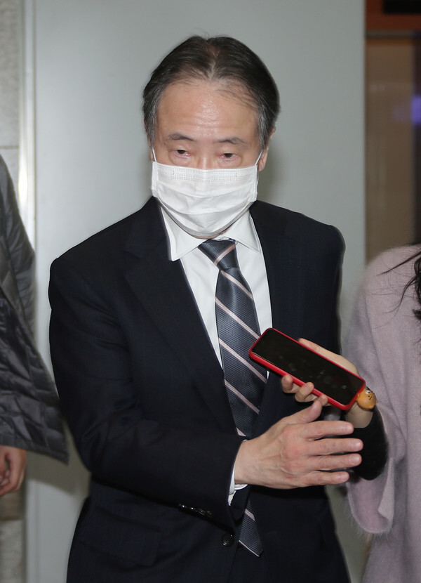 Japanese Ambassador to South Korea Koji Tomita leaves the South Korean Ministry of Foreign Affairs on Feb. 26. (Yonhap News)